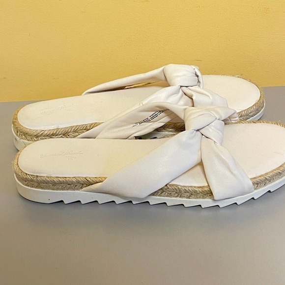 Universal Thread White Sandals - Picture 5 of 6